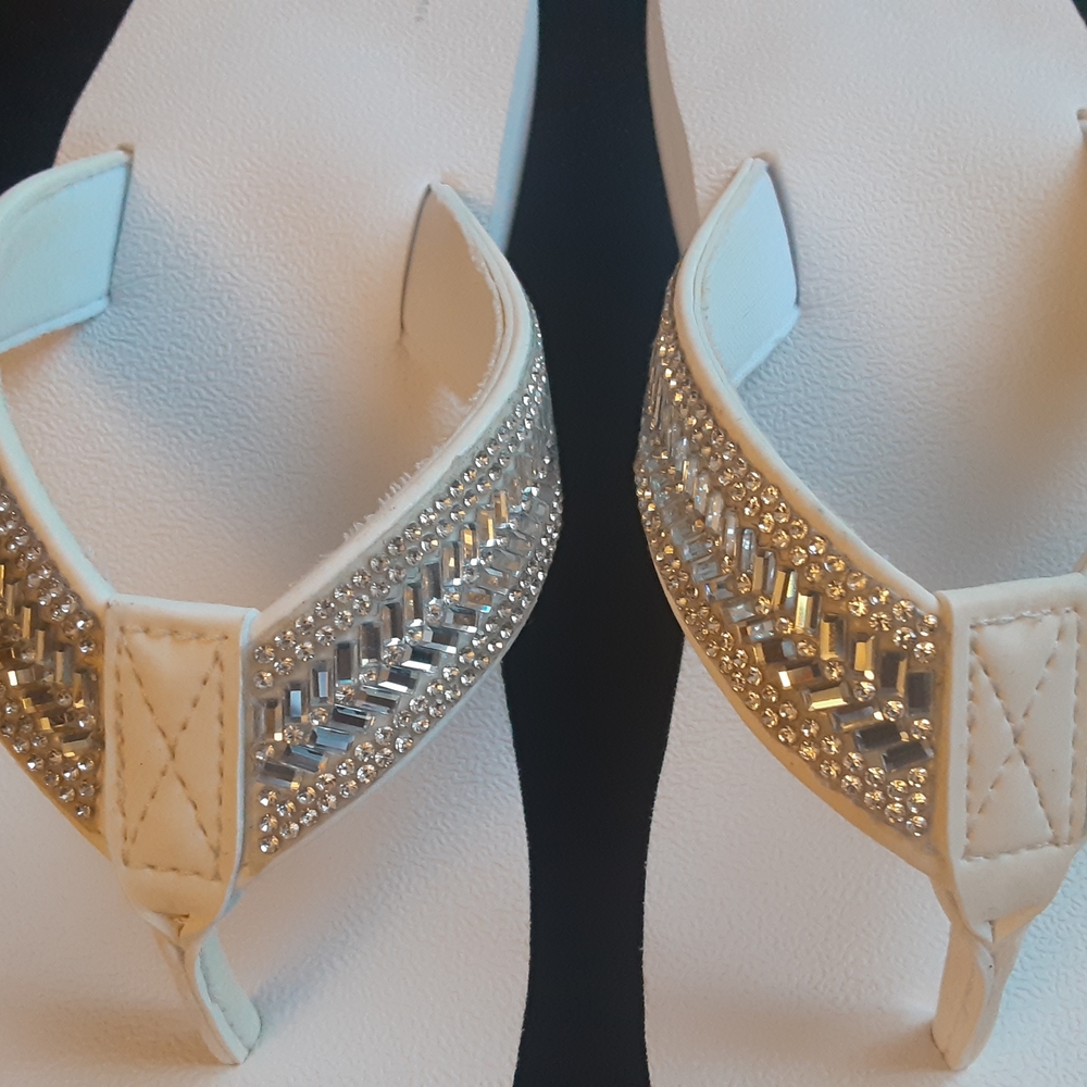 Elegant Gold and White Women's Sandals - Picture 5 of 8